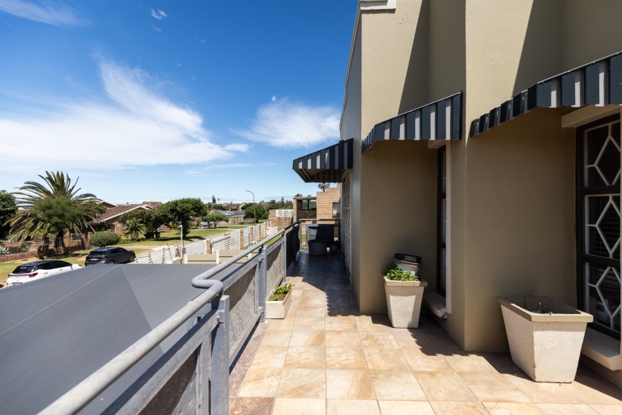 4 Bedroom Property for Sale in Bluewater Bay Eastern Cape